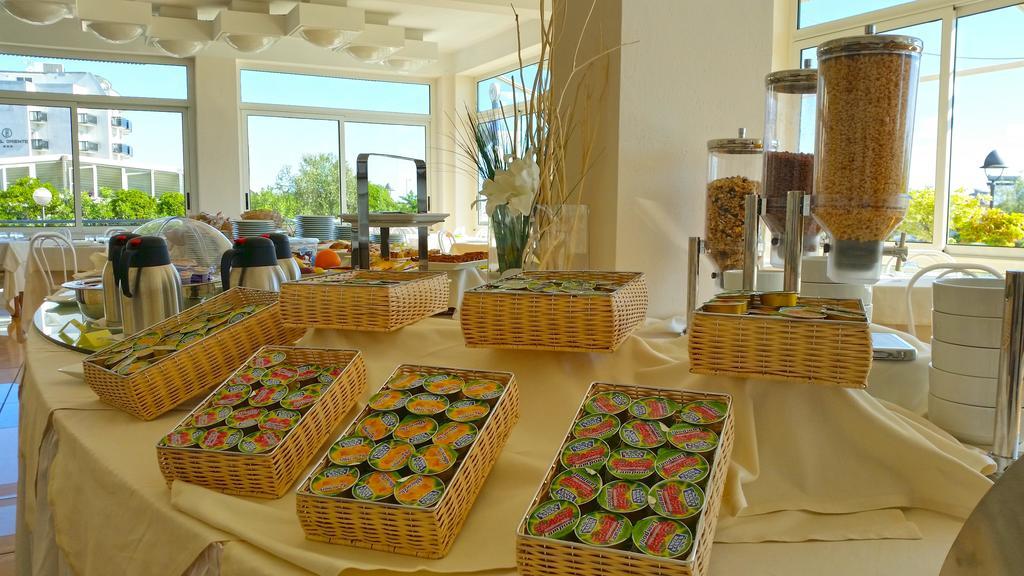 Hotel Delfino Milano Marittima Eksteriør bilde