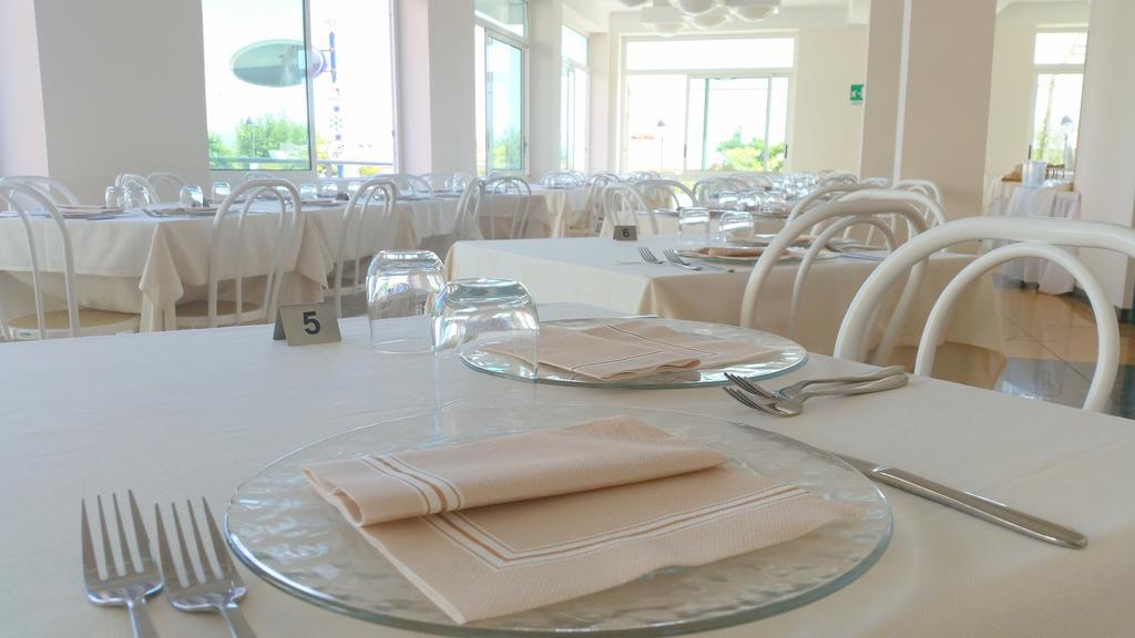 Hotel Delfino Milano Marittima Eksteriør bilde