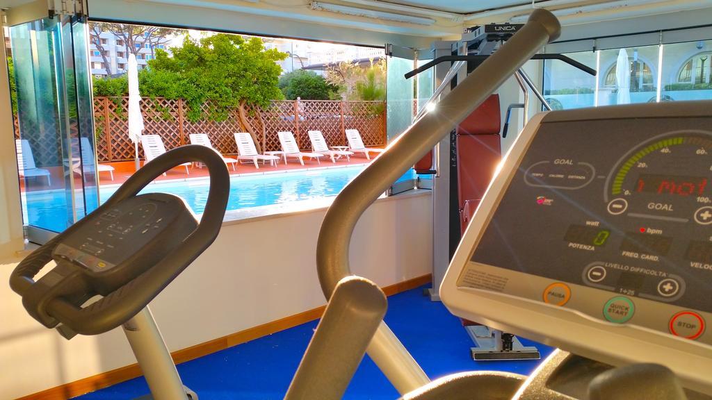 Hotel Delfino Milano Marittima Eksteriør bilde