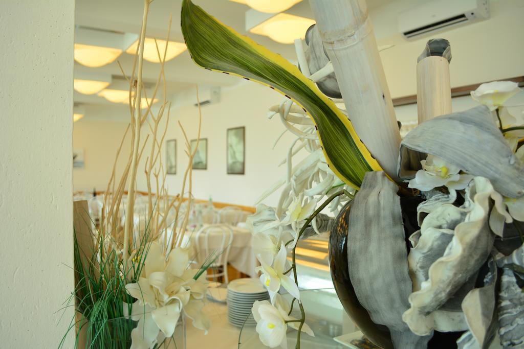 Hotel Delfino Milano Marittima Eksteriør bilde