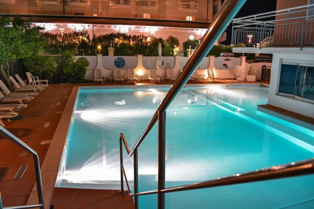 Hotel Delfino Milano Marittima Eksteriør bilde
